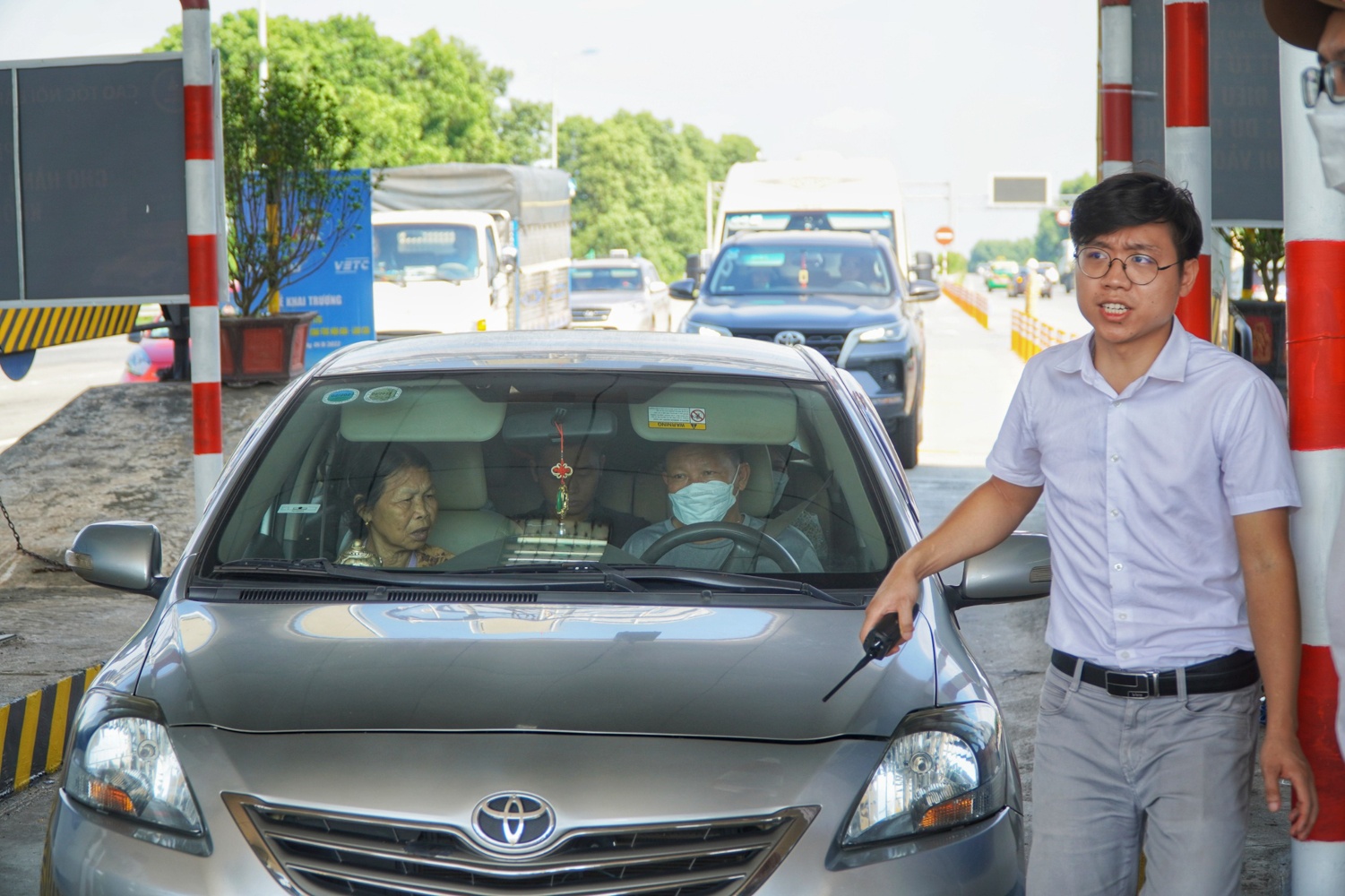 Un tac tai tram thu phi khong dung anh 3