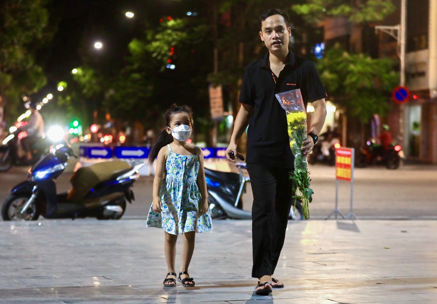 Nguoi dan tuong niem chien si canh sat PCCC anh 2