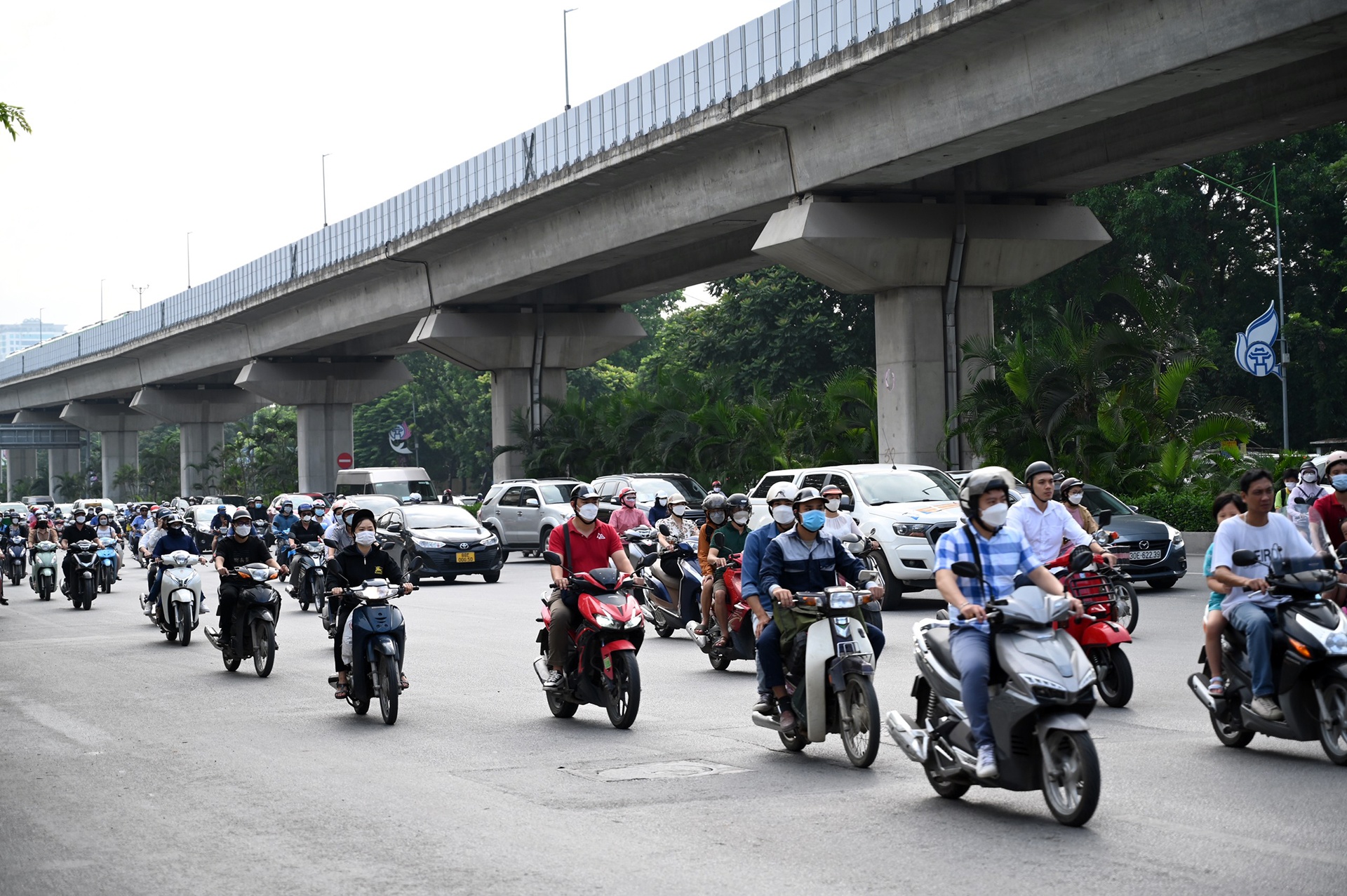 Phan lan giao thong tren duong Nguyen Trai anh 10