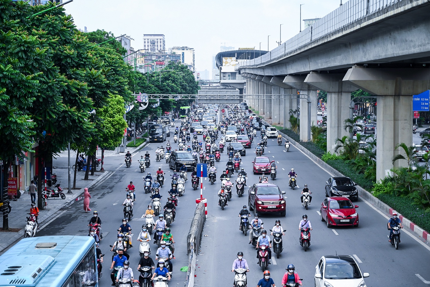 Phan lan giao thong tren duong Nguyen Trai anh 2
