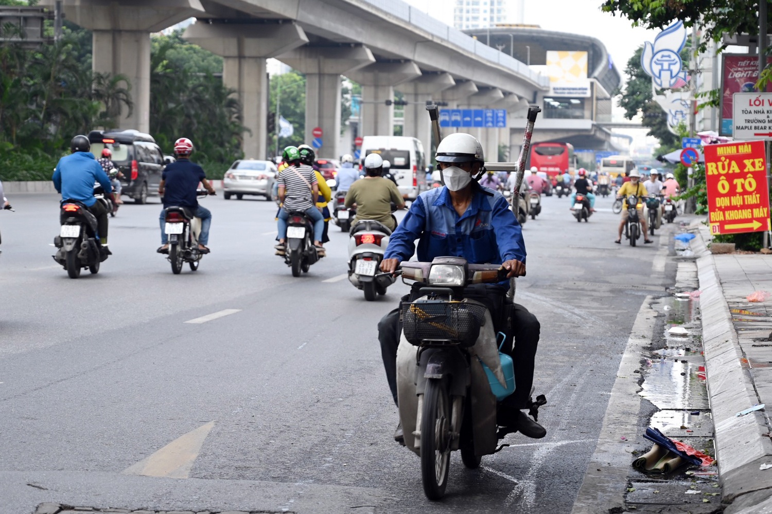 Phan lan giao thong tren duong Nguyen Trai anh 6