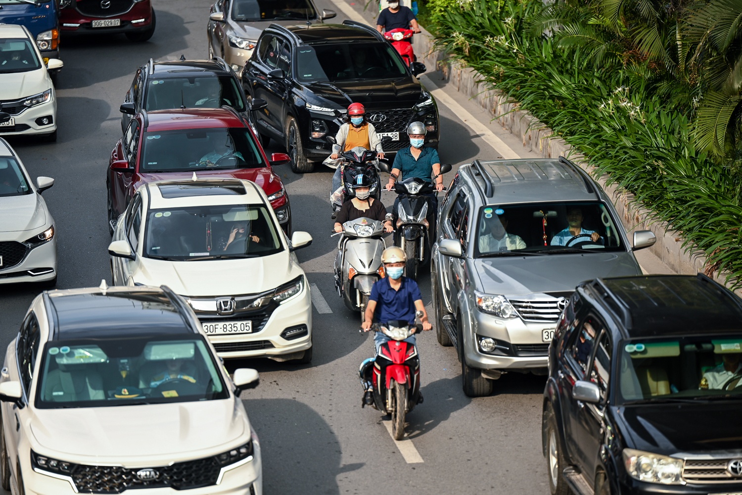 Phan lan giao thong tren duong Nguyen Trai anh 7