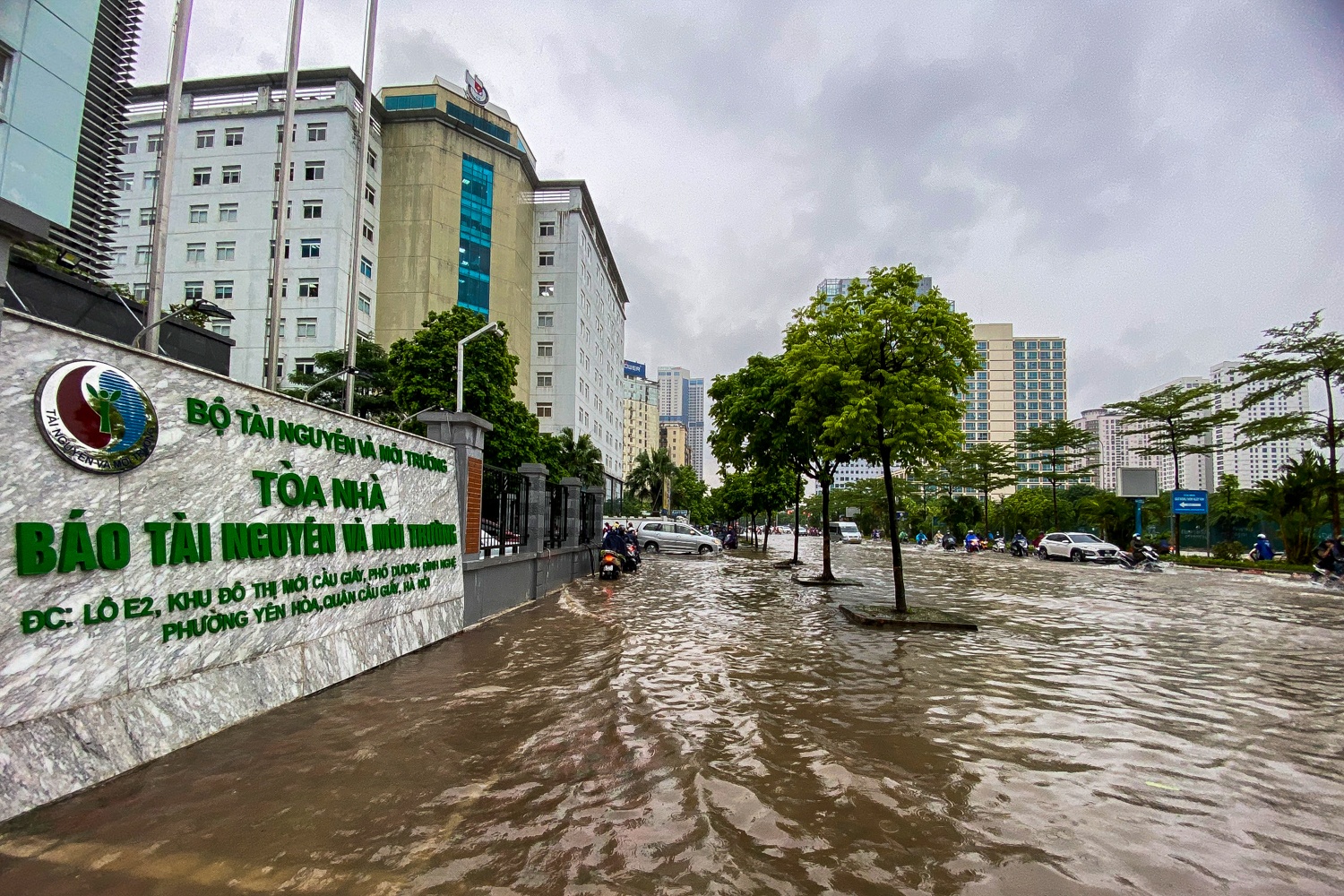 Mua lon gay ngap lut o Ha Noi anh 1