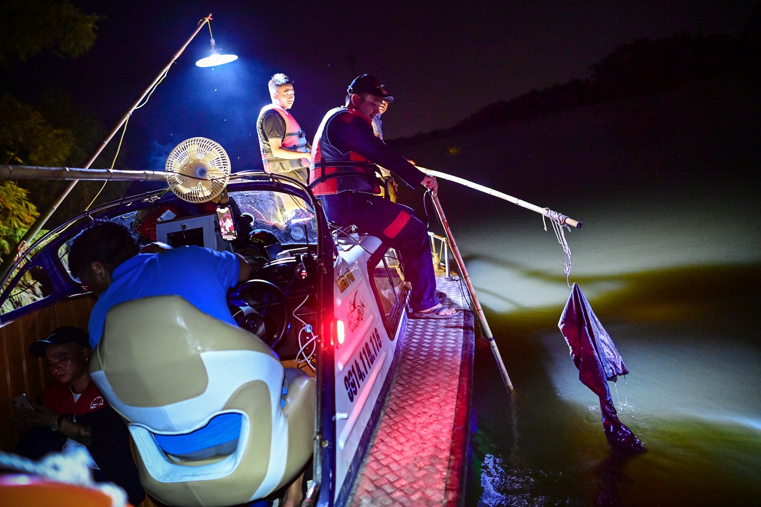 Thieu nu mat tich anh 10