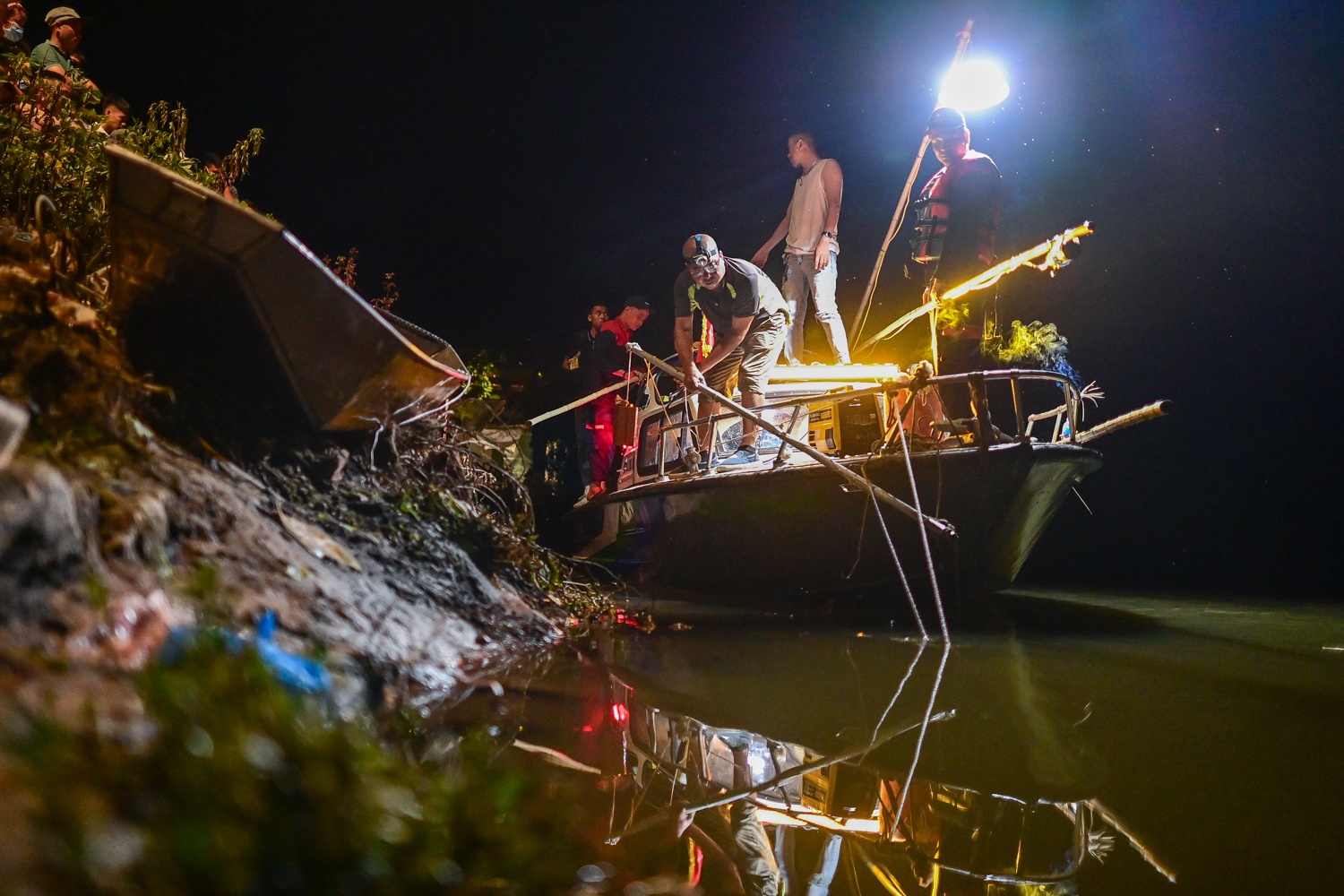 Thieu nu mat tich anh 1