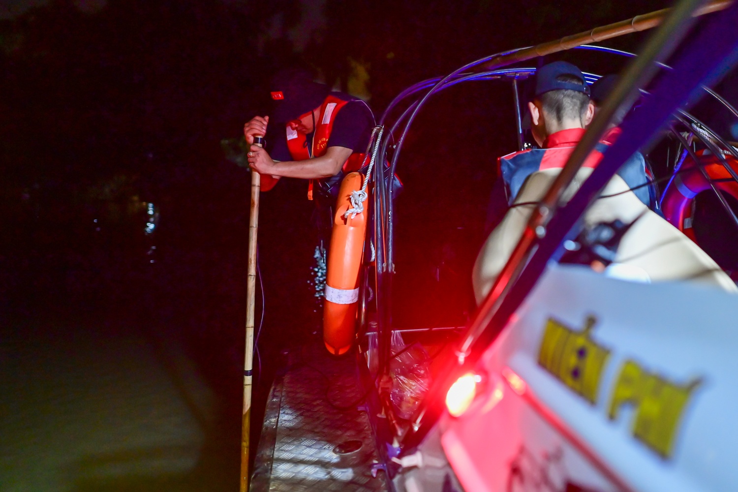 Thieu nu mat tich anh 7