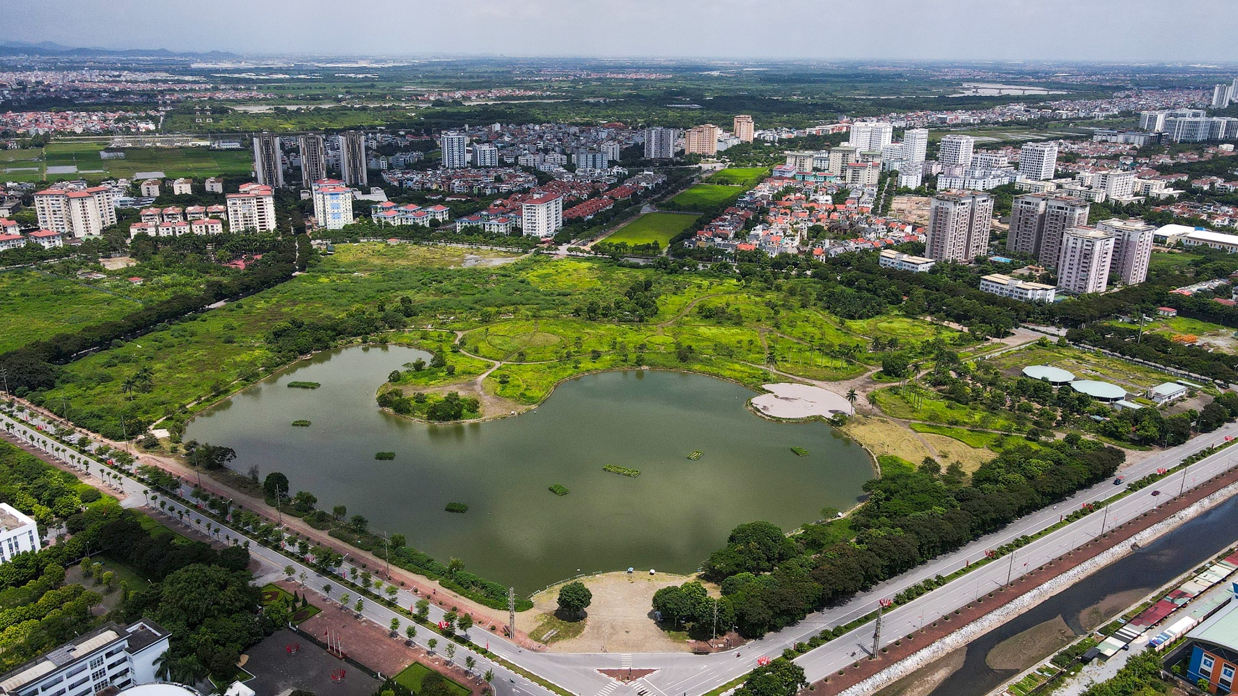 Cong vien Viet Hung anh 1