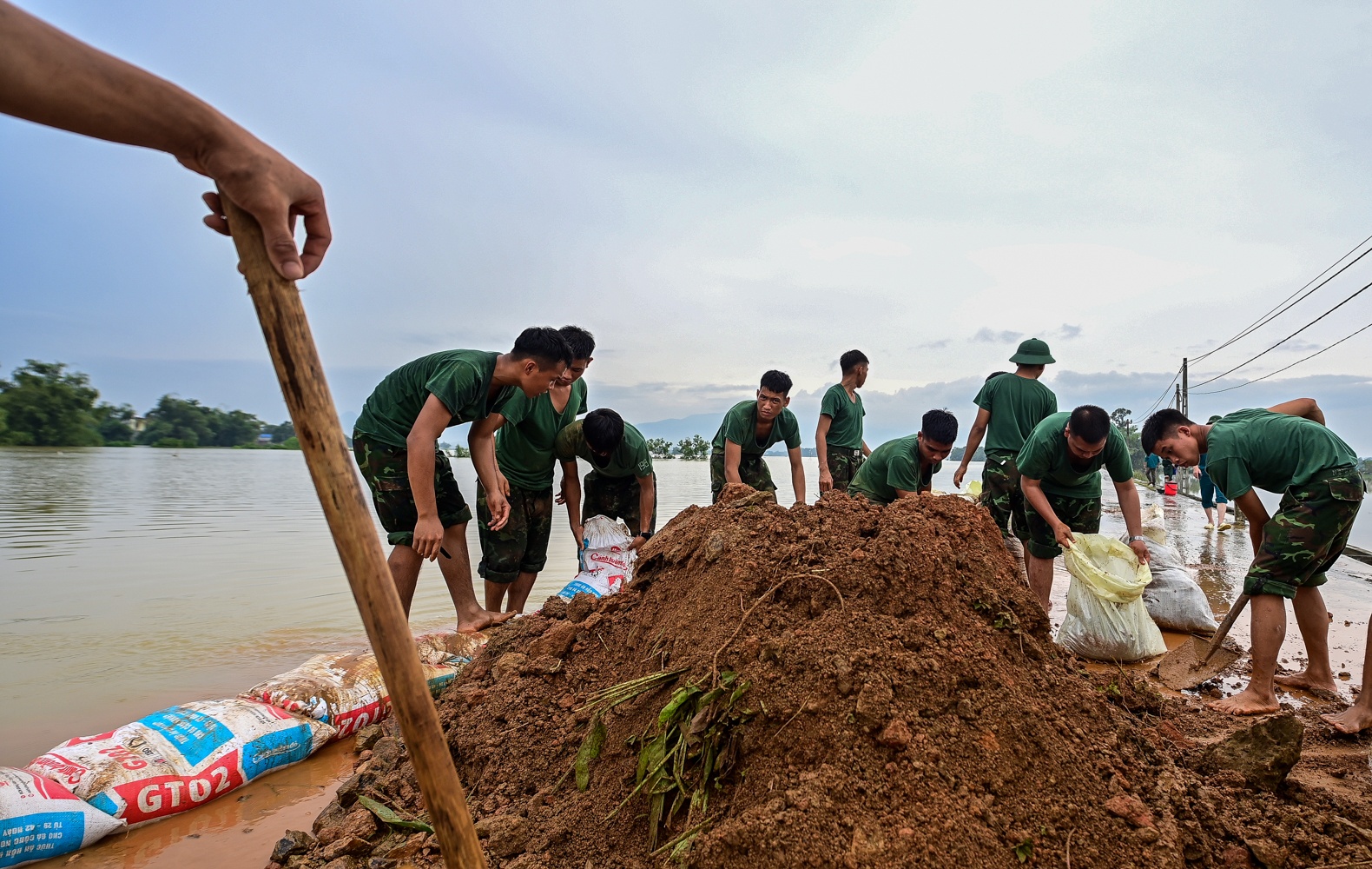 Ngap lut Ha Noi anh 12