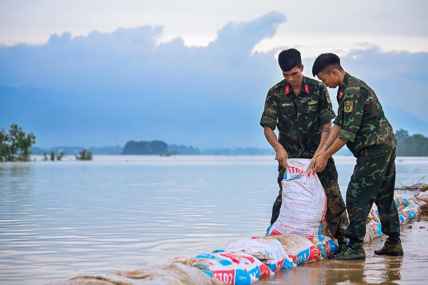 Ngap lut Ha Noi anh 14