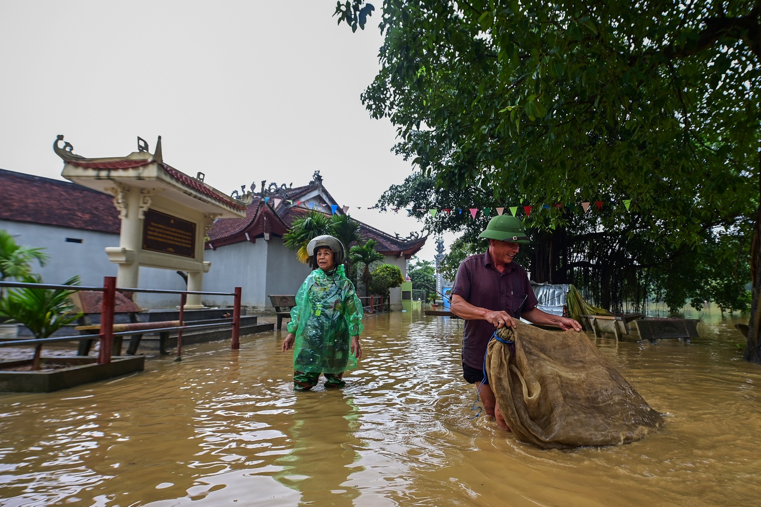 Ngap lut Ha Noi anh 4