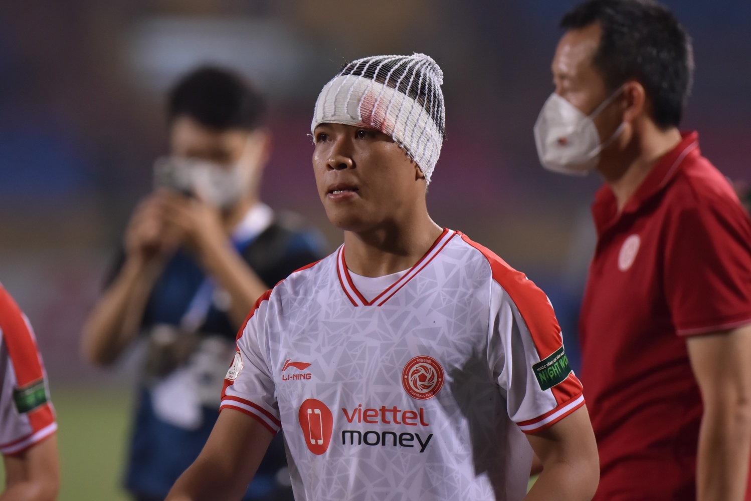 Hoang Duc chan thuong anh 10