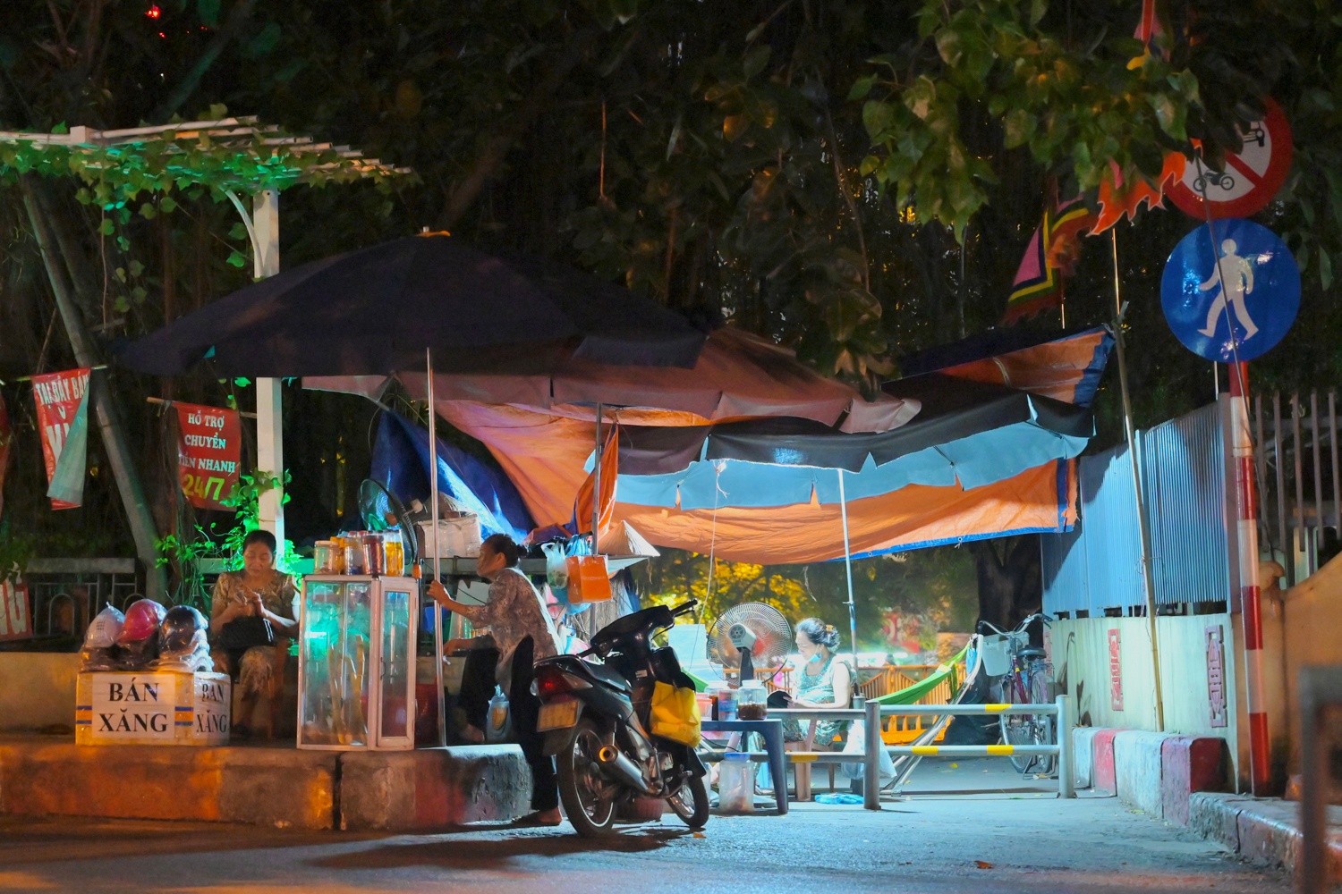 Duong di bo Ha Noi anh 14