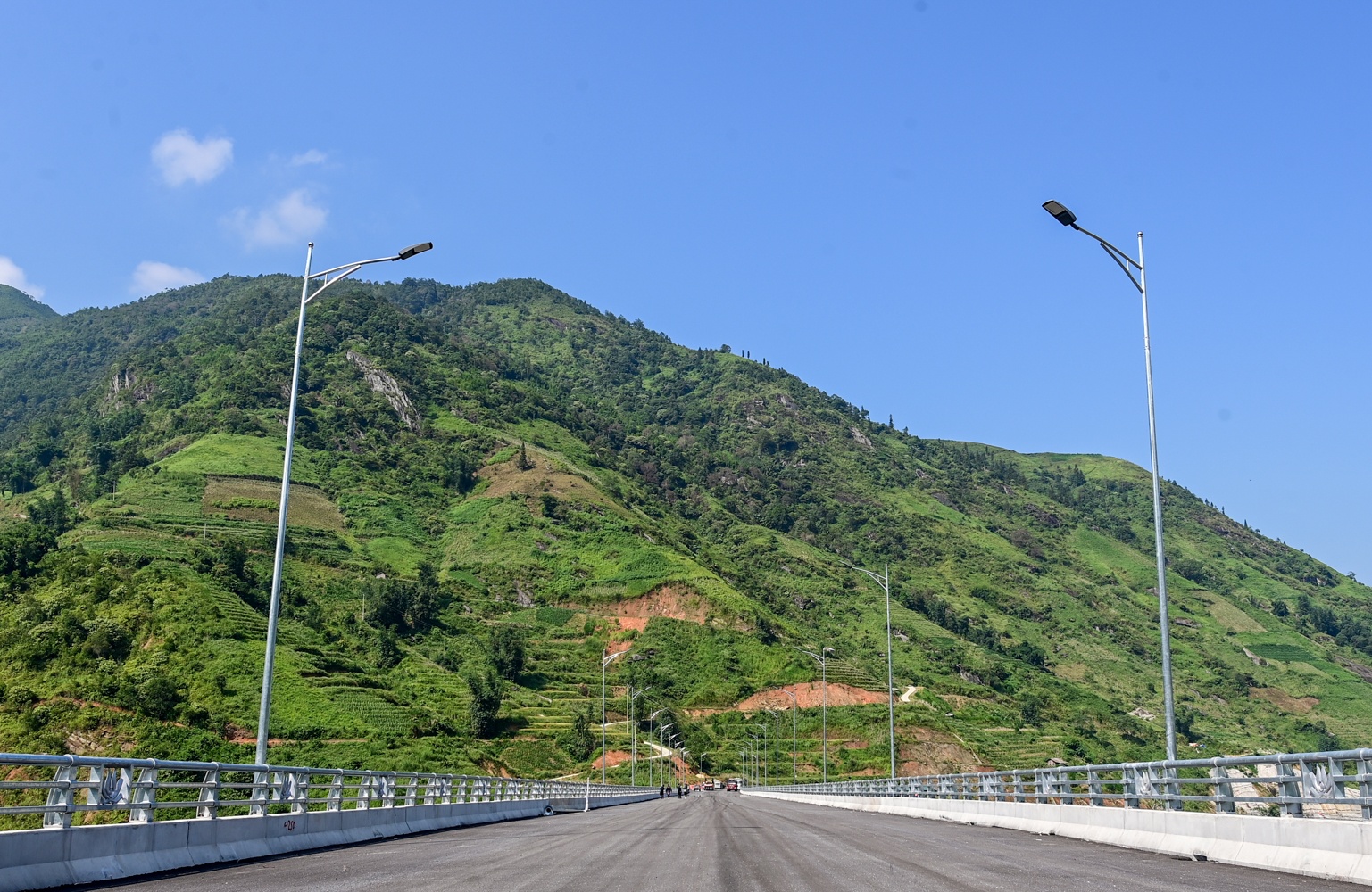 Cau can Mong Sen anh 6