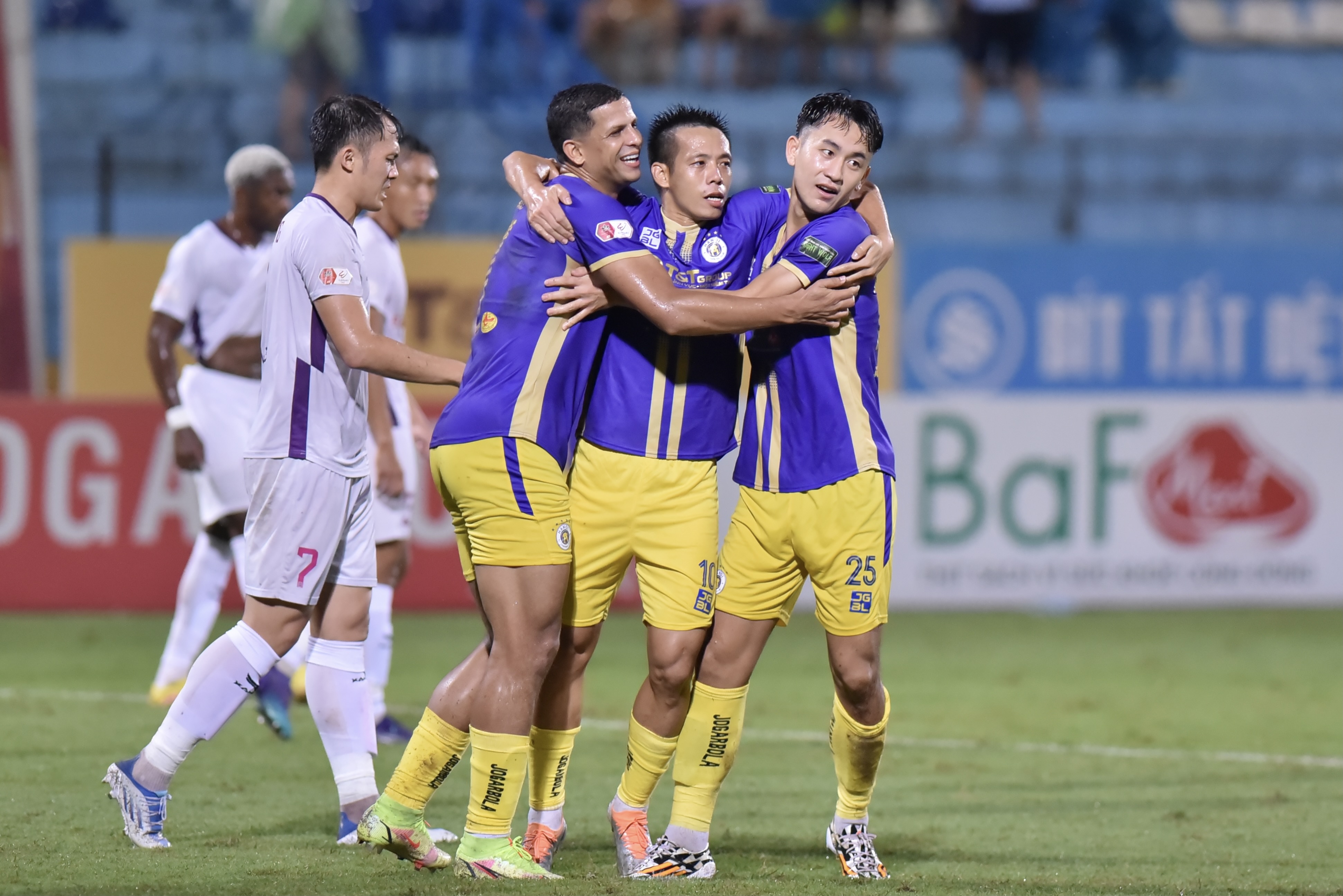 Van Quyet giup CLB Ha Noi de bep Binh Duong hinh anh