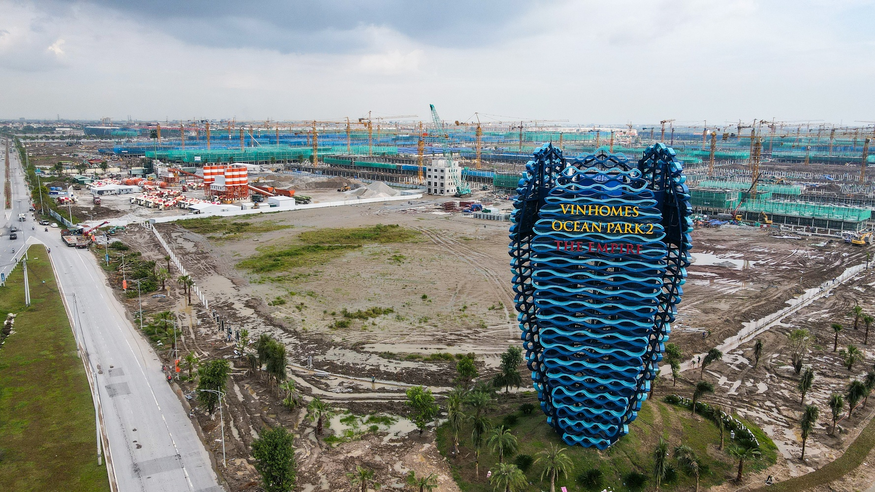 Phia Dong Ha Noi anh 10