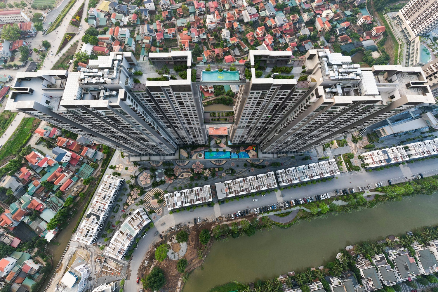 Phia Dong Ha Noi anh 14