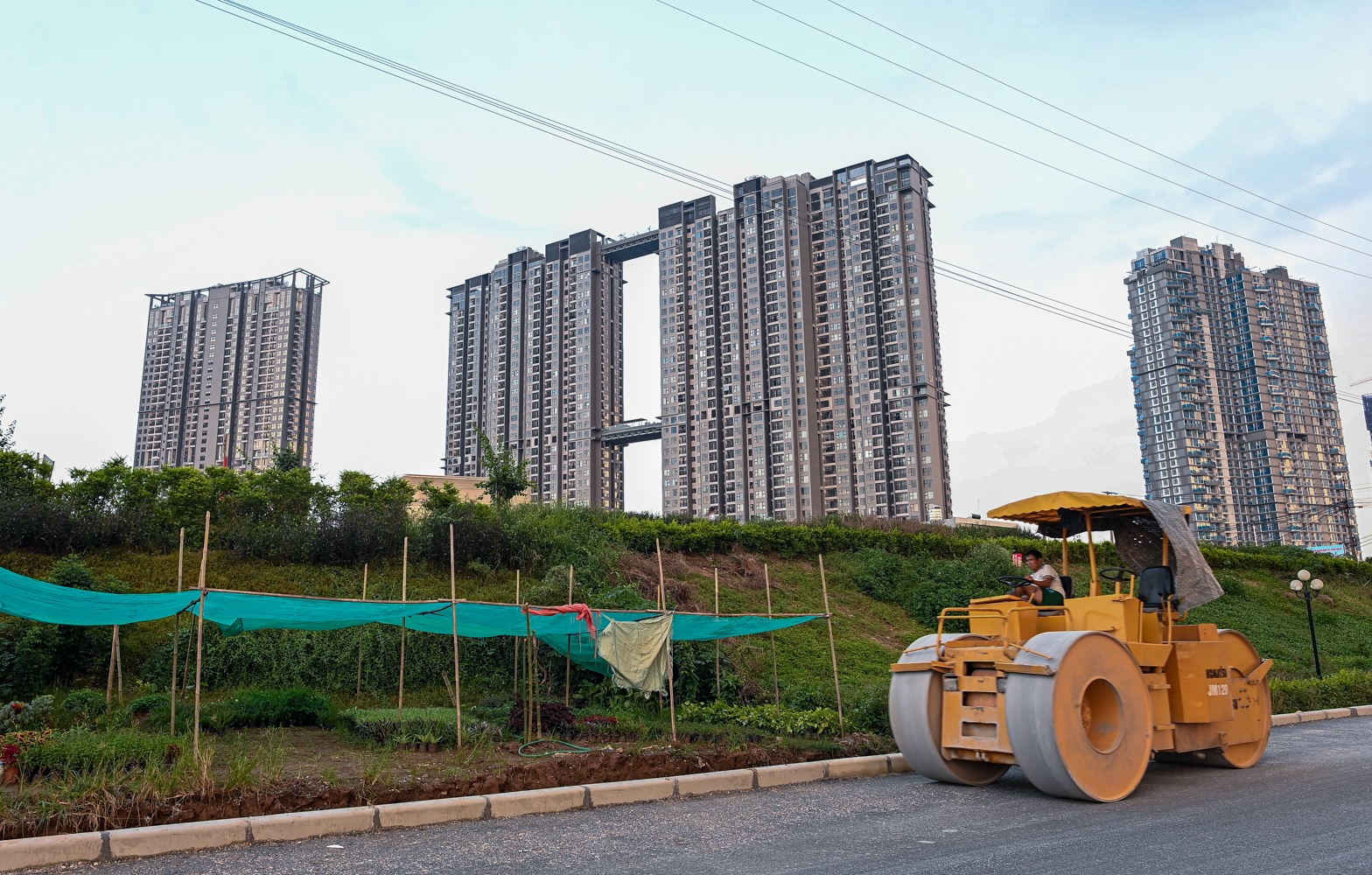 Phia Dong Ha Noi anh 15