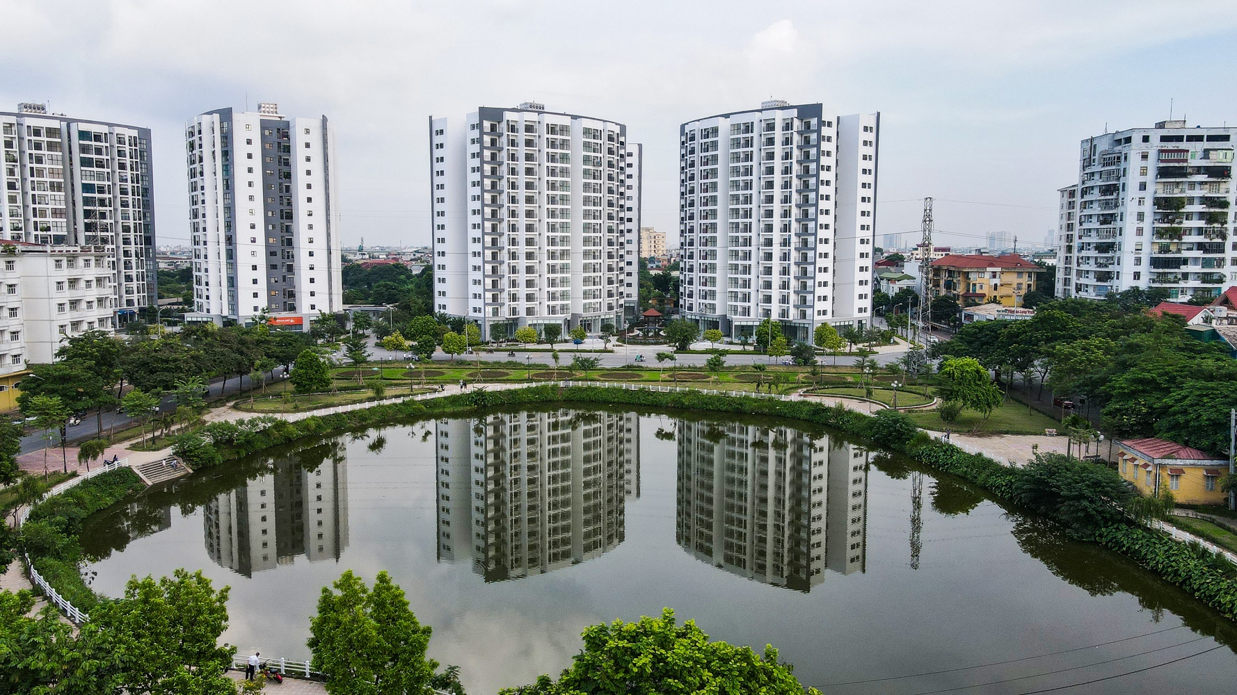 Phia Dong Ha Noi anh 18