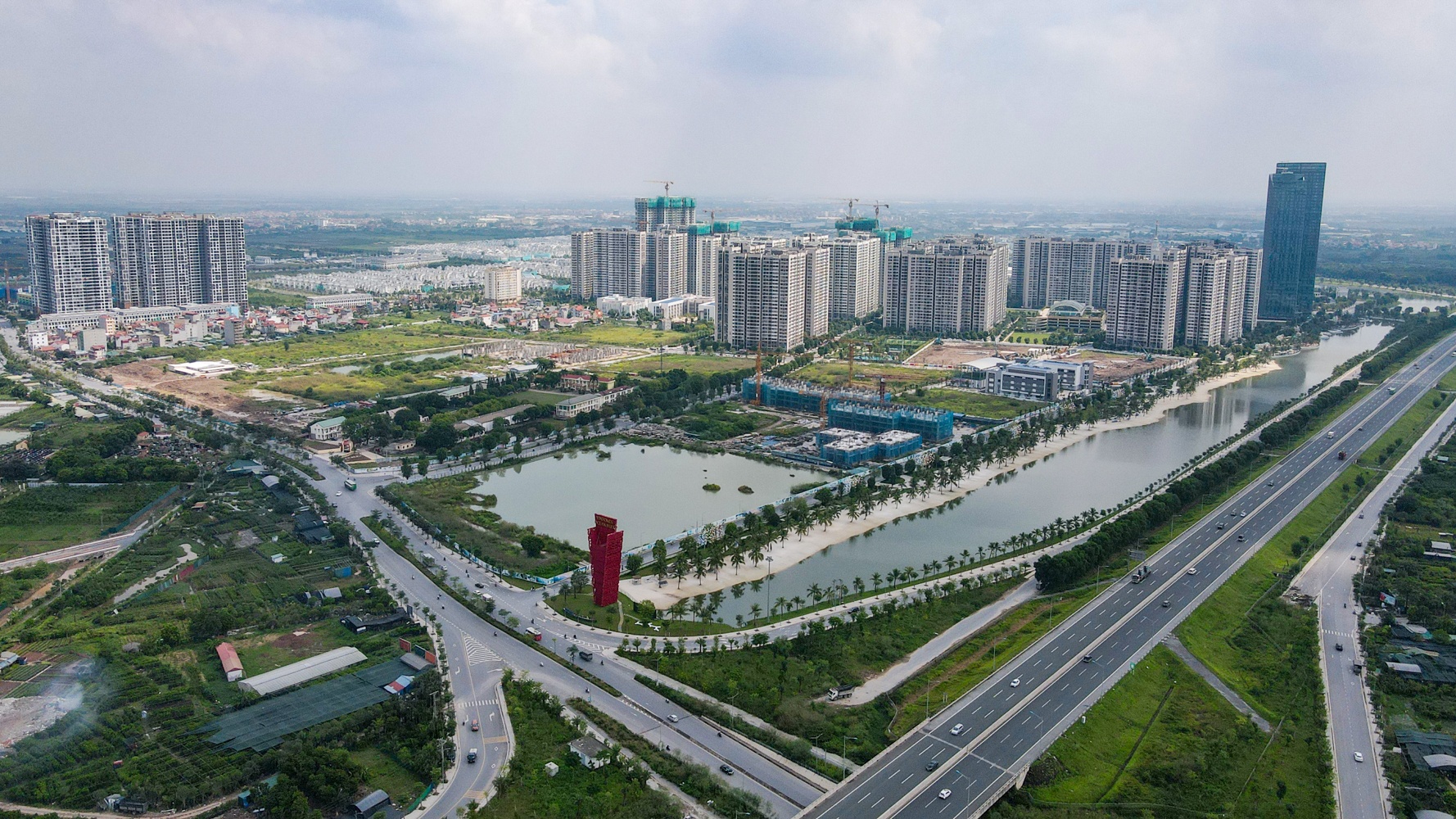 Phia Dong Ha Noi anh 4