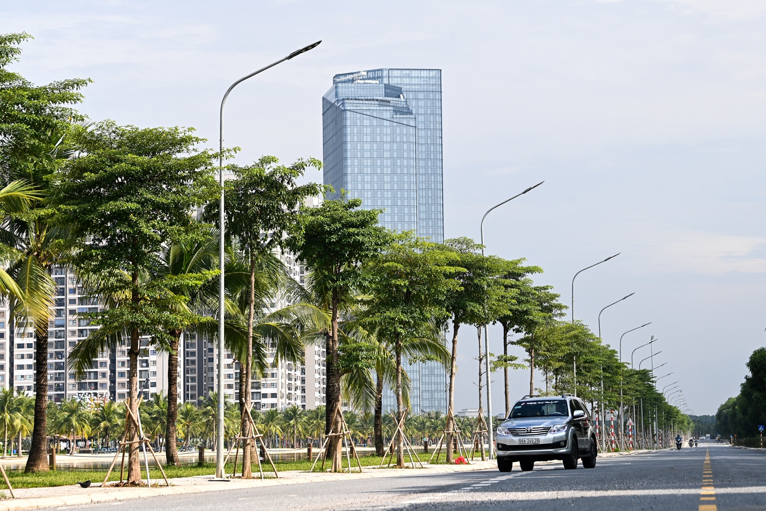 Phia Dong Ha Noi anh 7