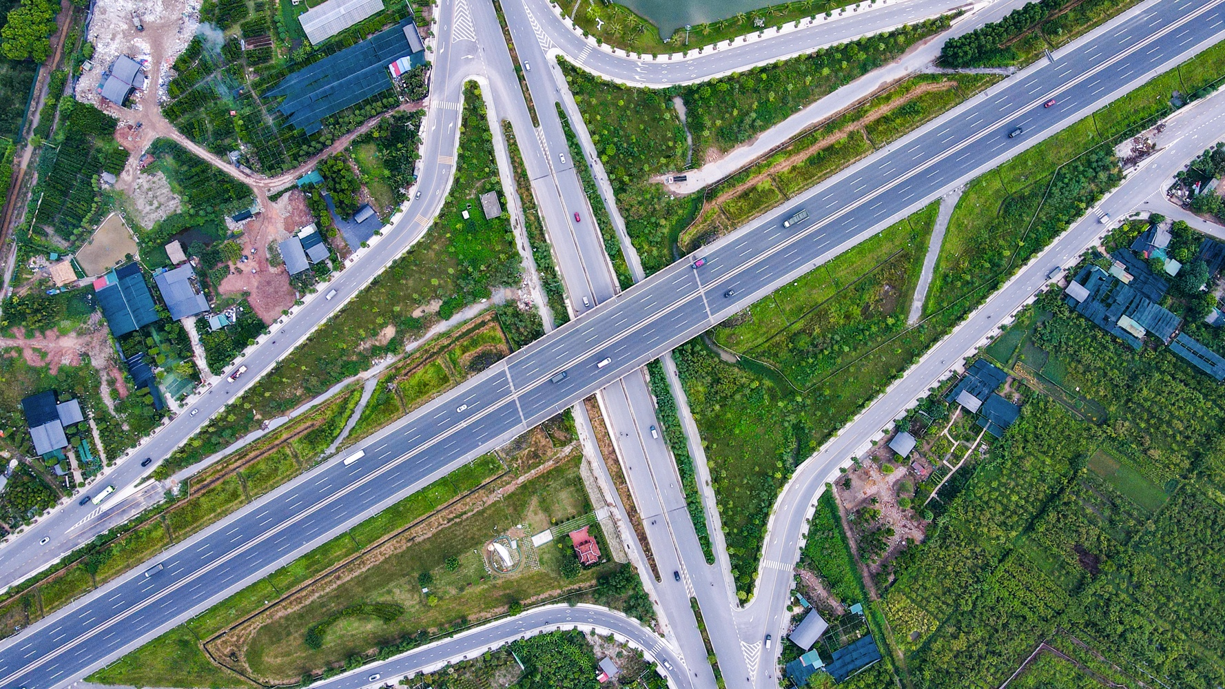 Phia Dong Ha Noi anh 8