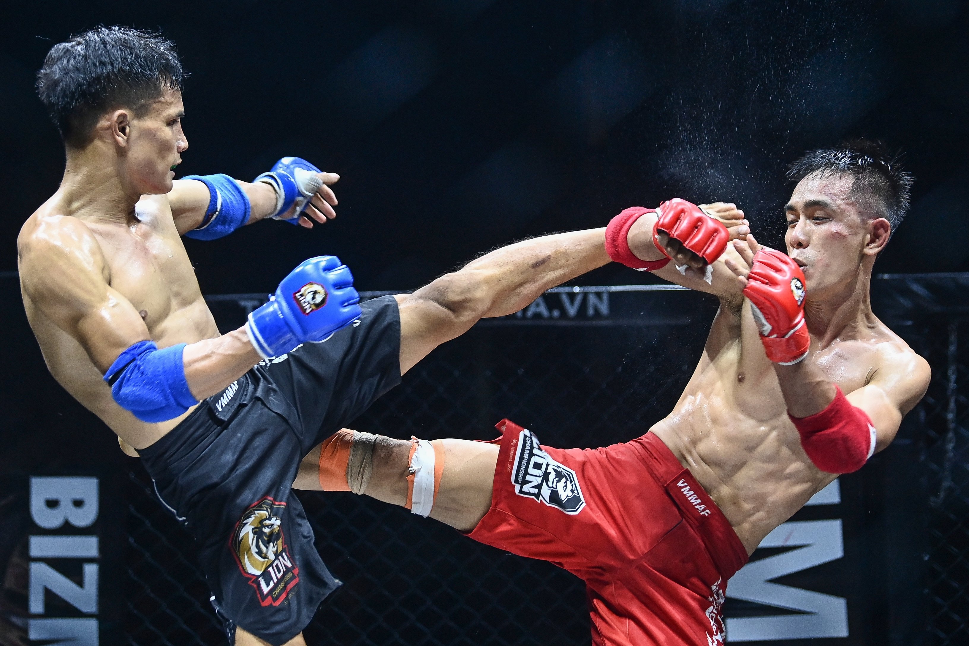 Nhung khoanh khac kich tinh trong dem ban ket MMA Viet Nam hinh anh