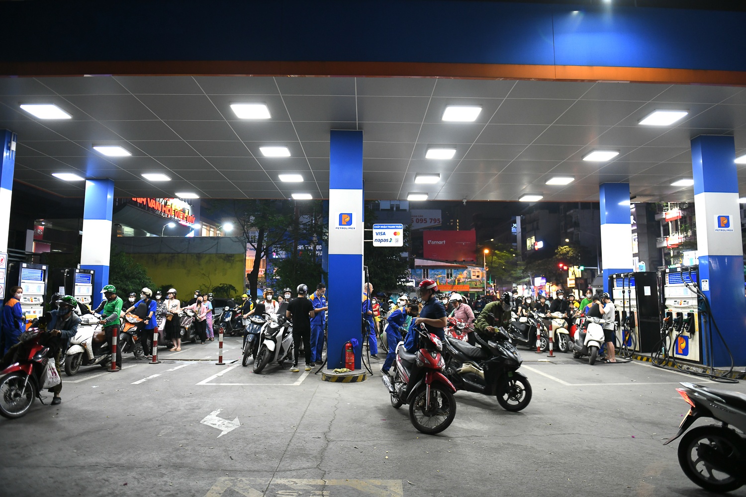 Xep hang cho do xang anh 10