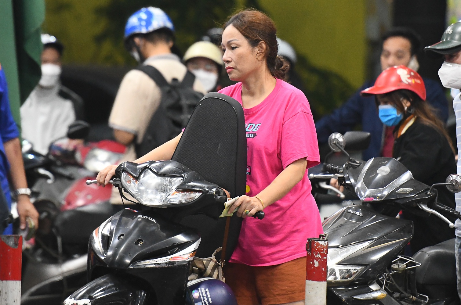 Xep hang cho do xang anh 3