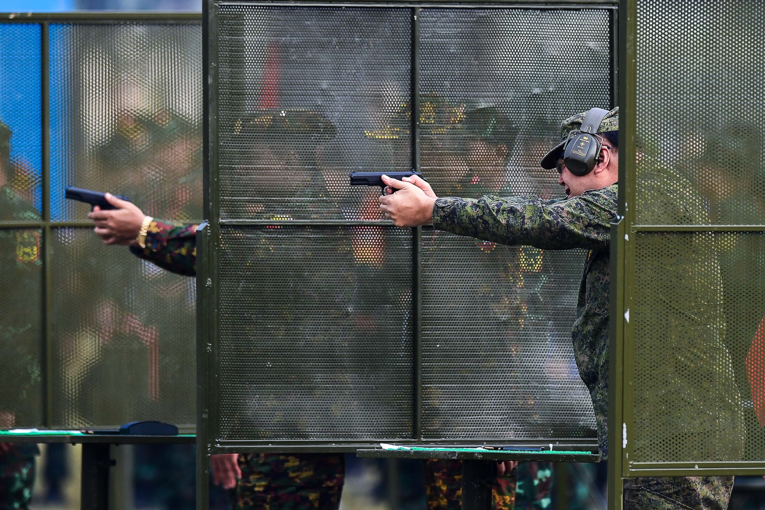 Pho tu lenh Luc quan cac nuoc ASEAN tro tai ban sung tai giai AARM-30 hinh anh