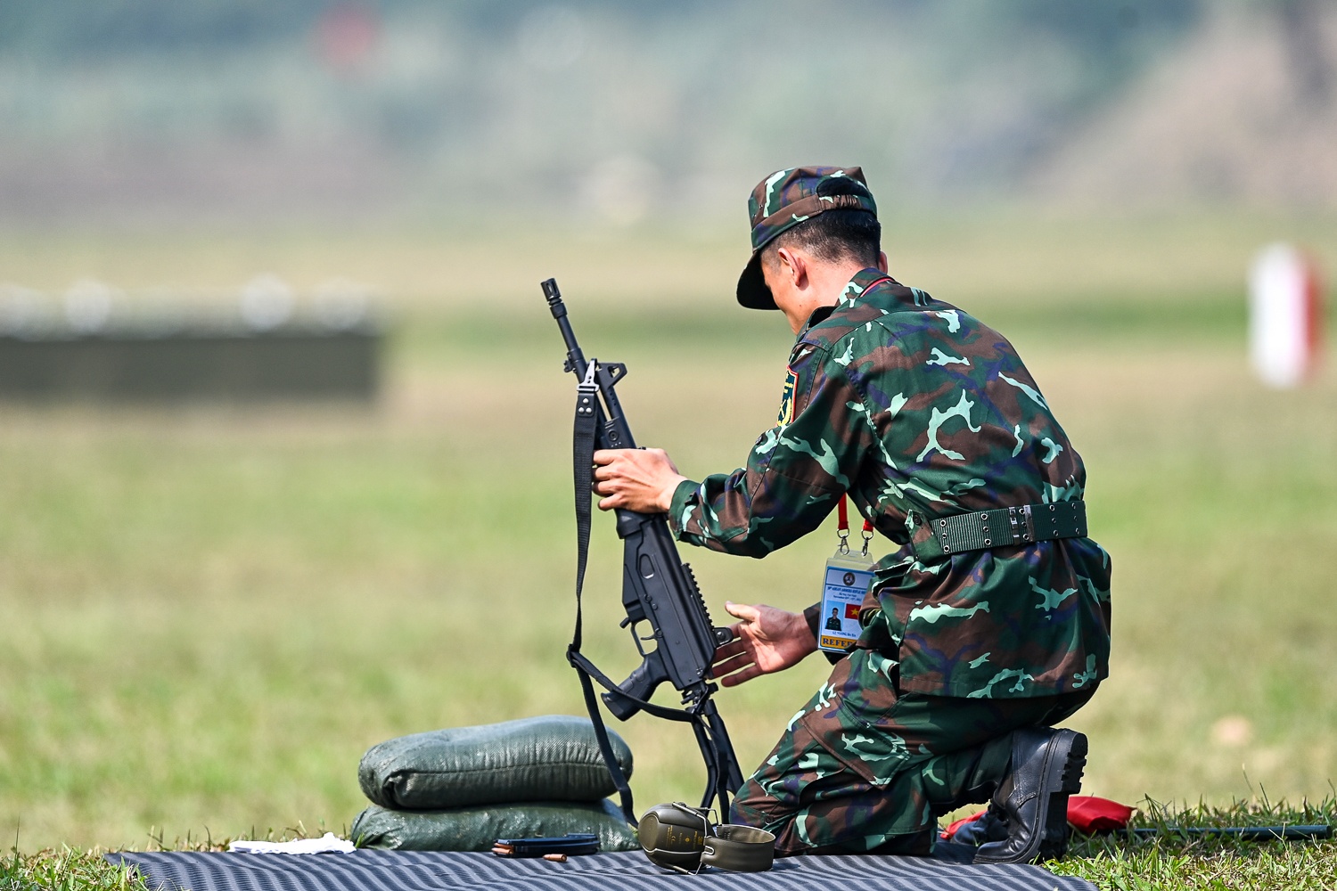 Giai ban sung quan dung anh 13