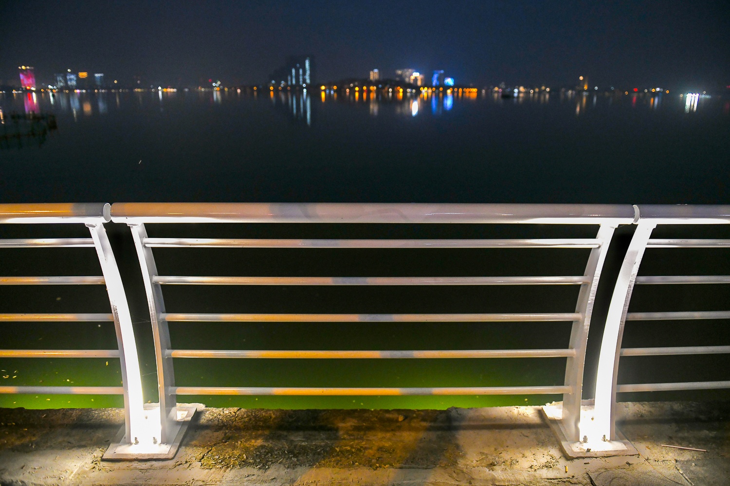 Lan can ho Tay anh 10