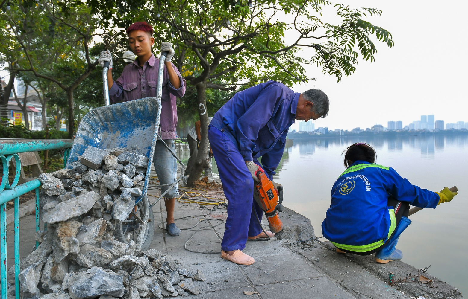 Lan can ho Tay anh 4