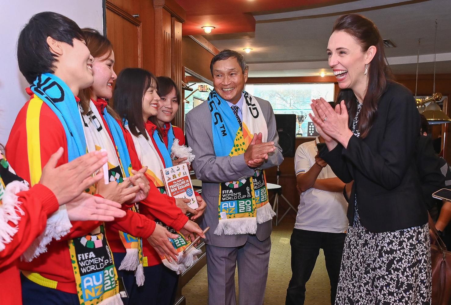 Thu tuong New Zealand: 'Chung toi coi doi tuyen Viet Nam nhu chu nha' hinh anh
