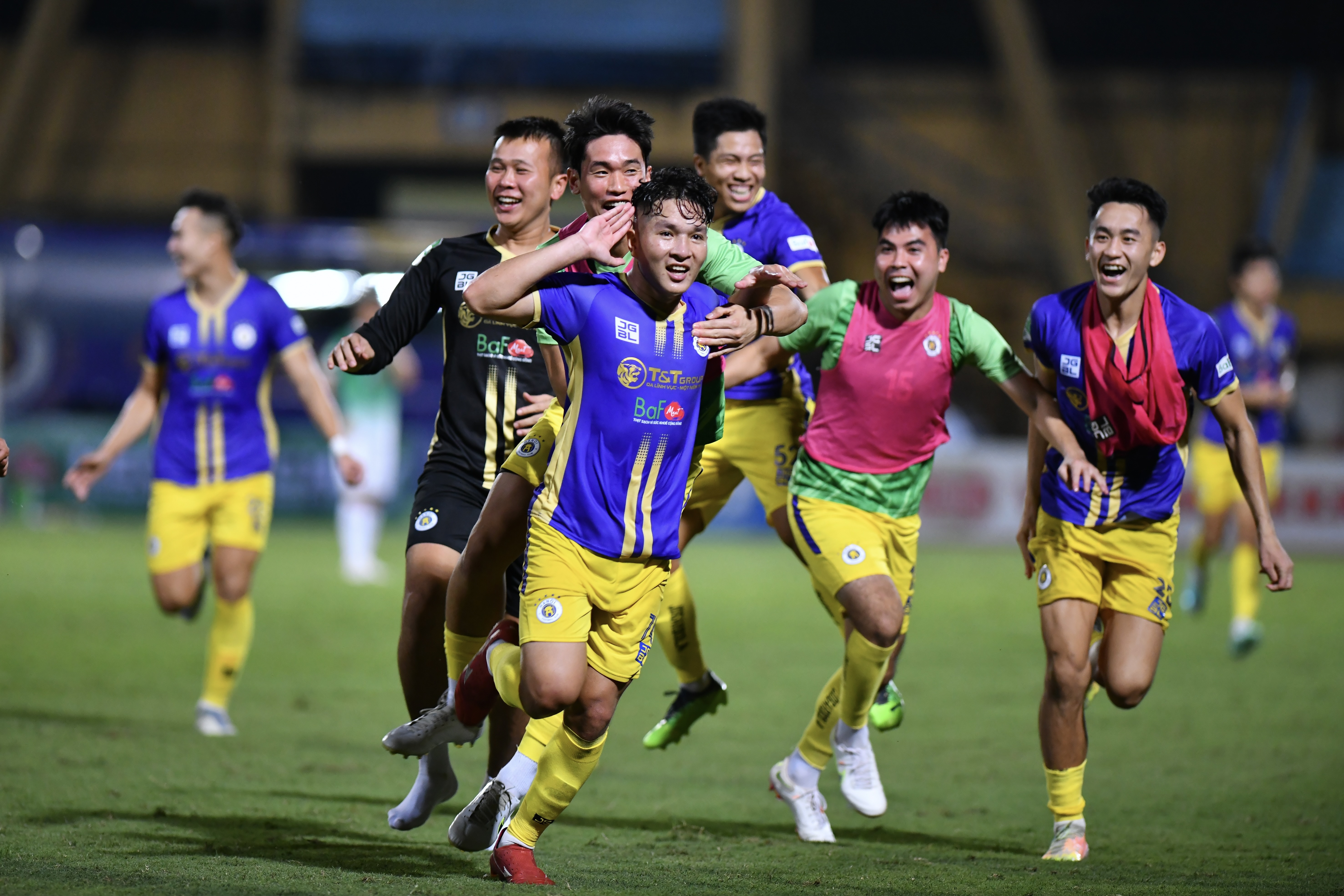 Thu mon Dang Van Lam anh 2