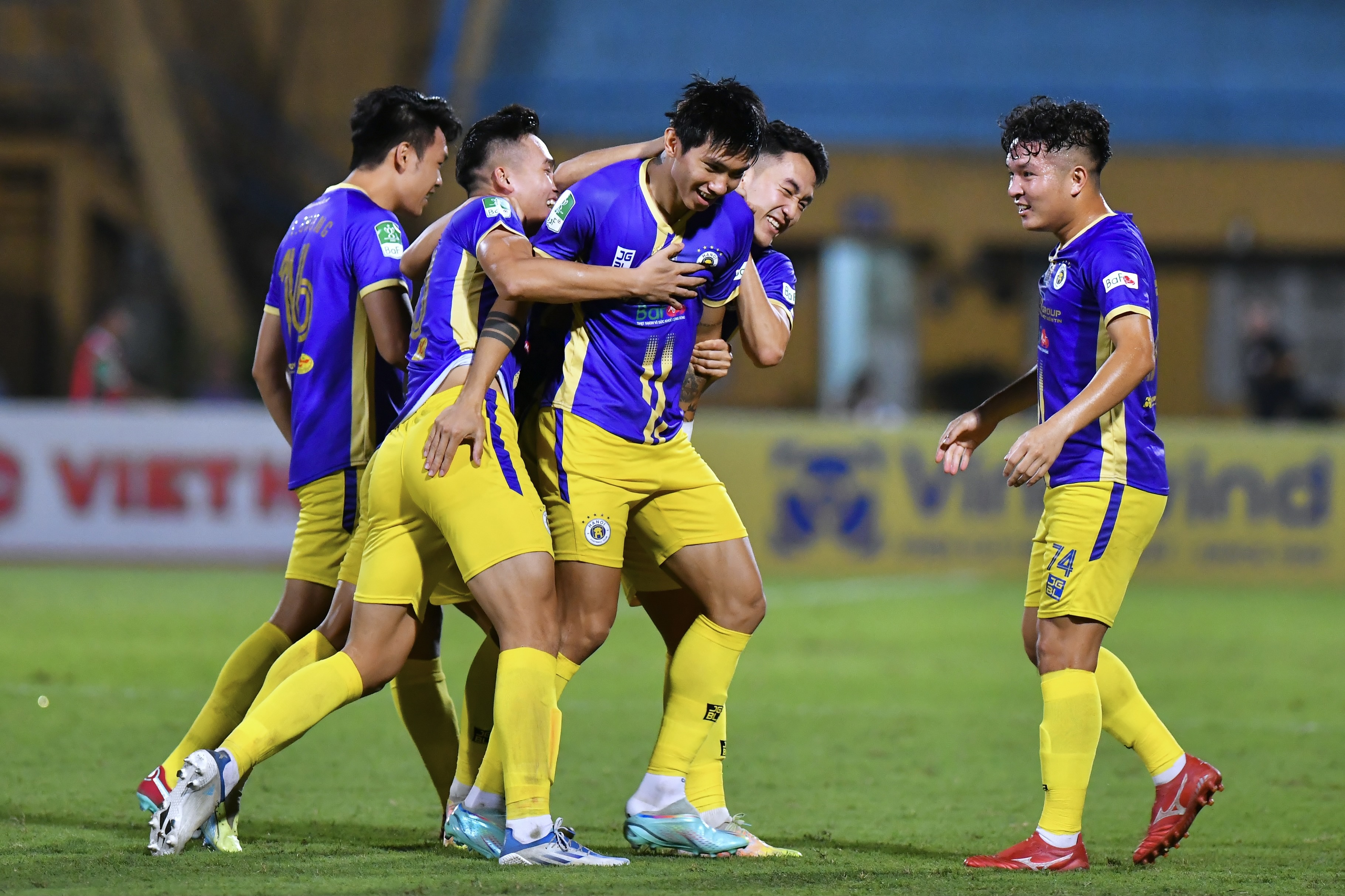 Thu mon Dang Van Lam anh 3