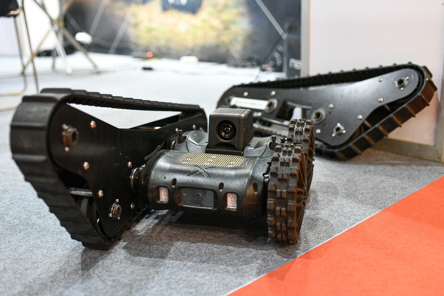 Trien lam Quoc phong anh 14