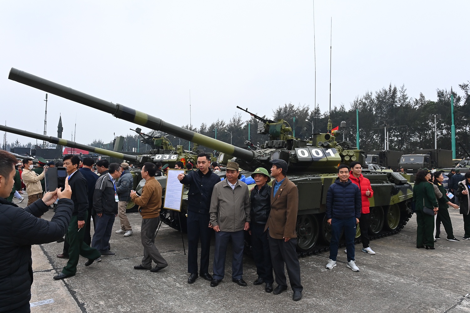 Trien lam Quoc phong anh 15