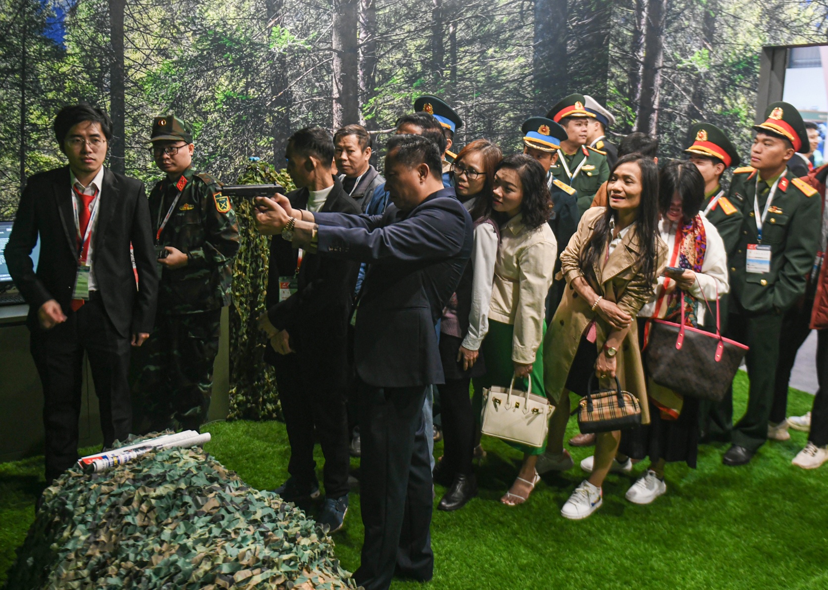 Trien lam Quoc phong anh 6