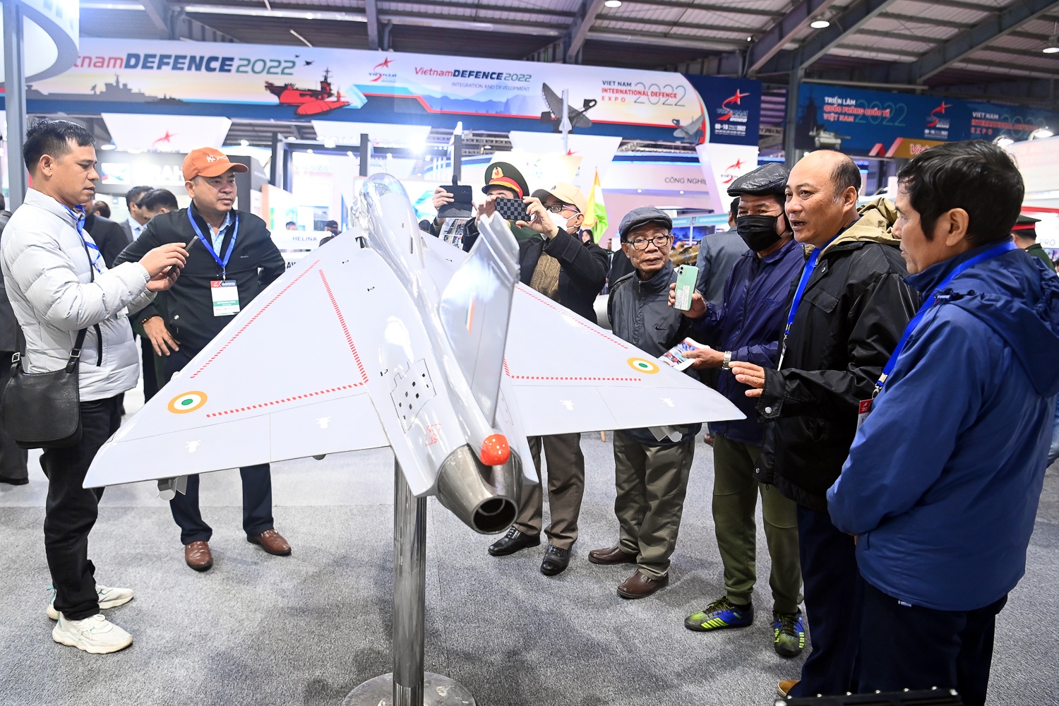 Trien lam Quoc phong anh 8