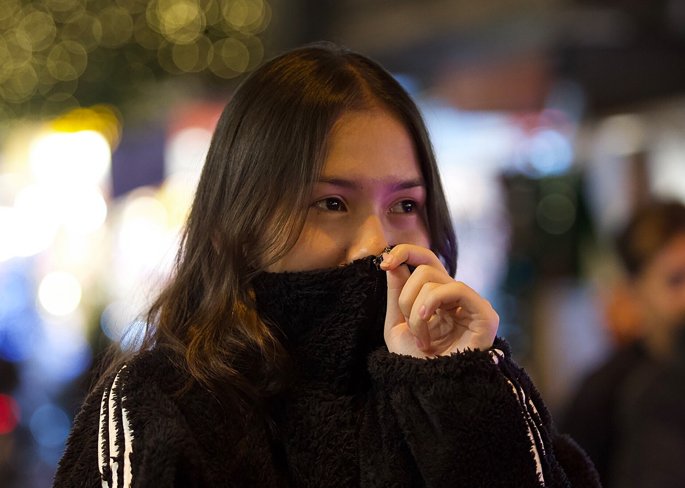 Nguoi Ha Noi khoac ao mua ra duong trong ngay ret nhat tu dau mua hinh anh