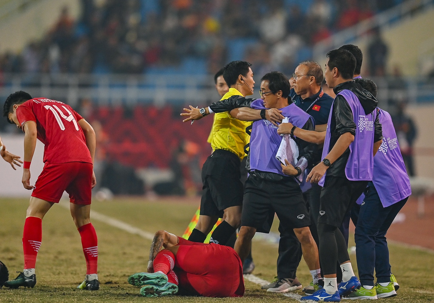 Doan Van Hau the vang anh 5