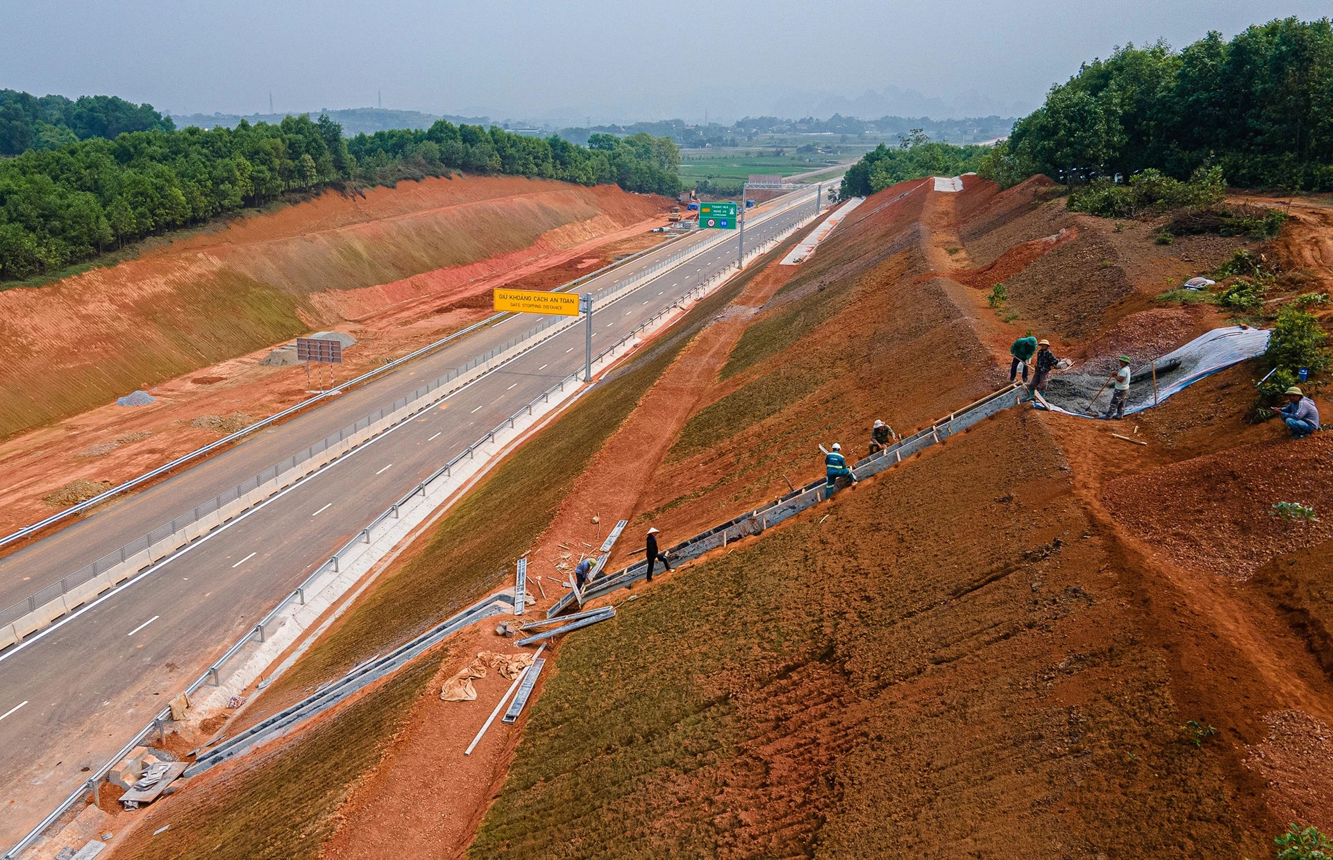 Cao toc 12.000 ty anh 20