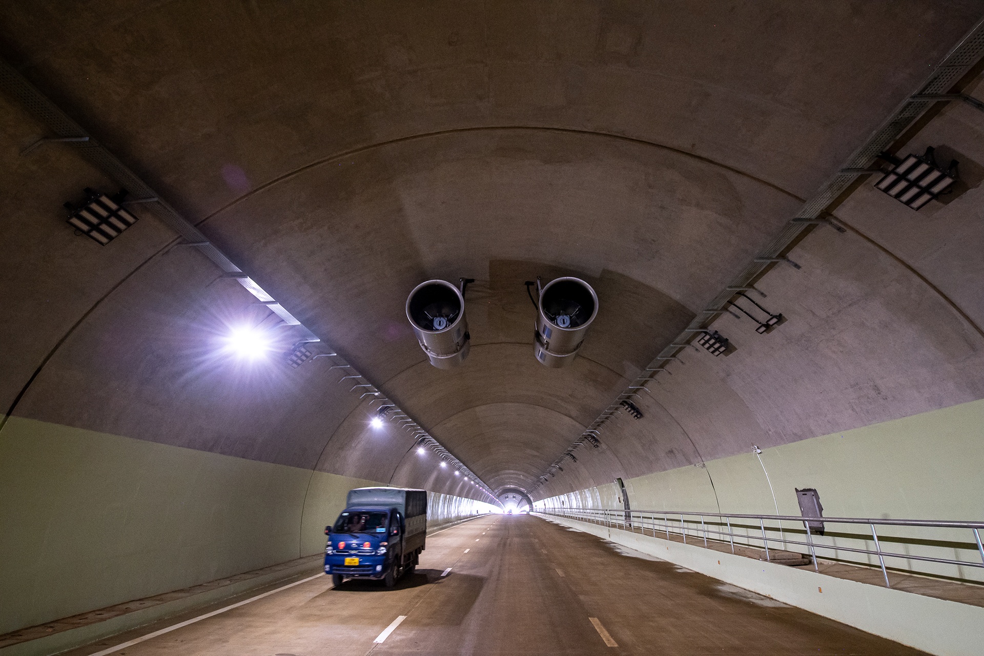 Cao toc 12.000 ty anh 13