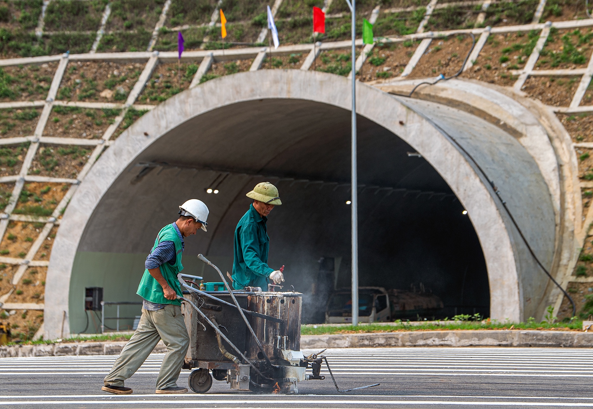 Cao toc 12.000 ty anh 14