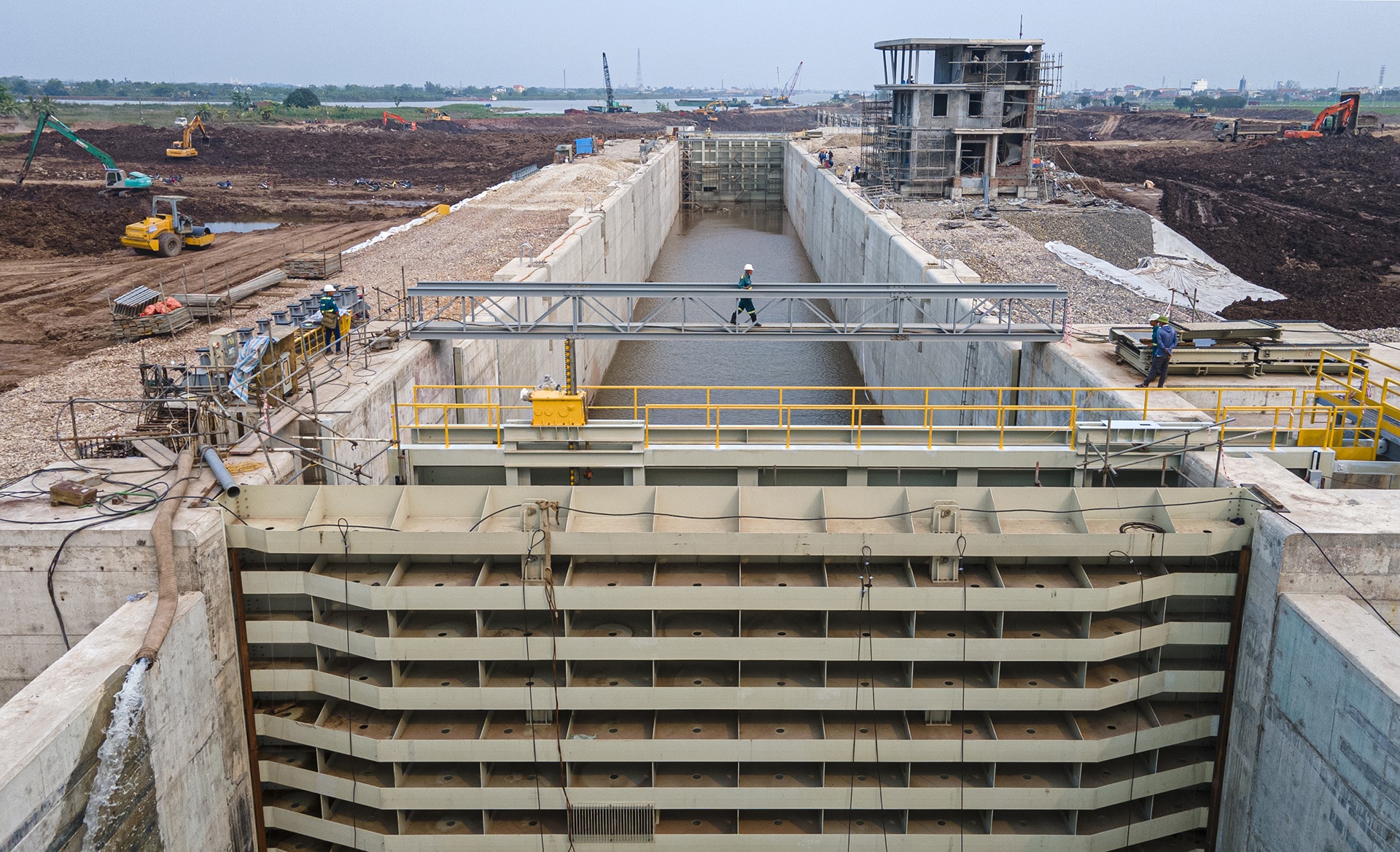 Can canh kenh dao dat nhat Viet Nam sap hoan thanh hinh anh