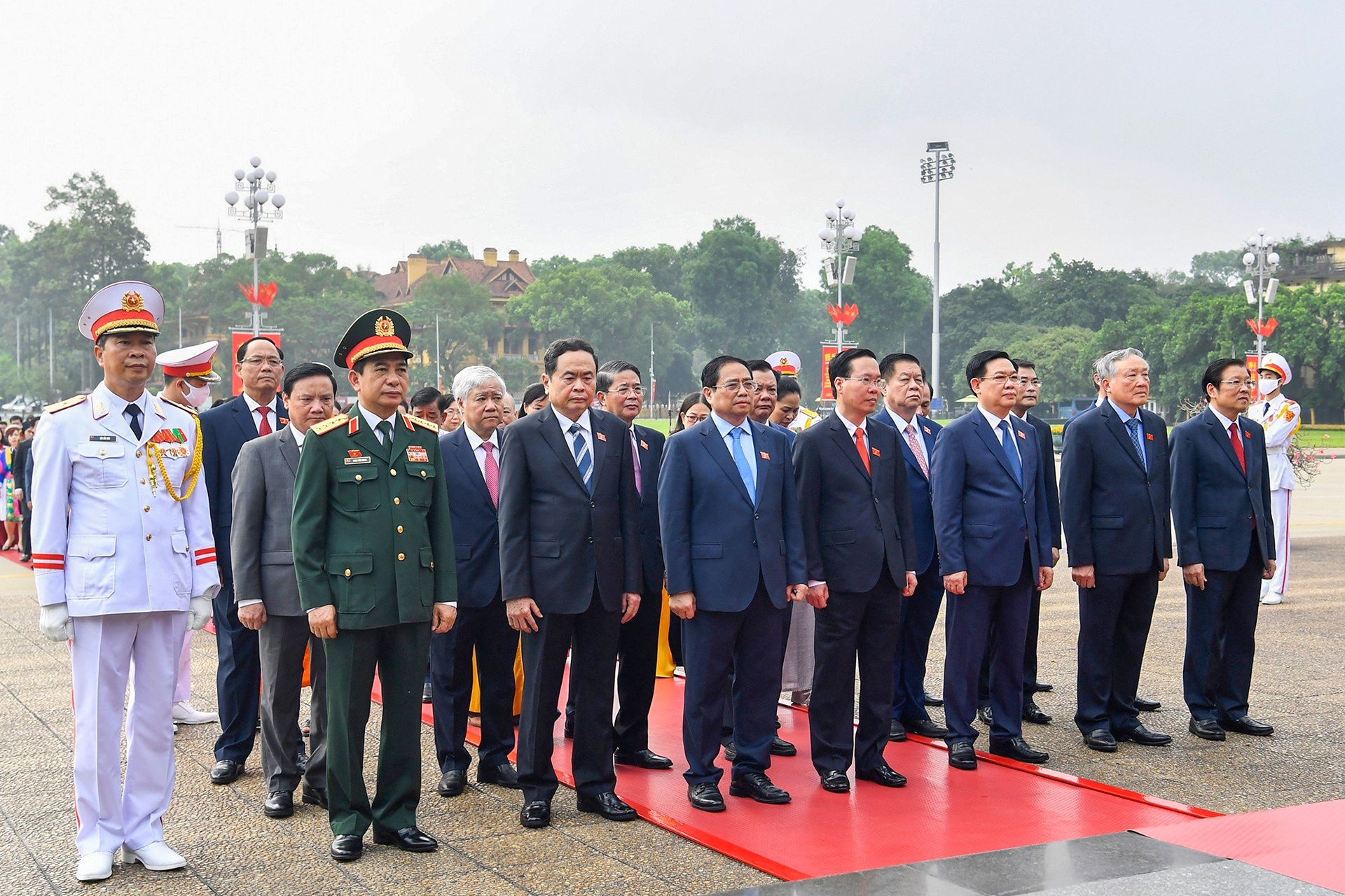 Quoc hoi khoa VI anh 2