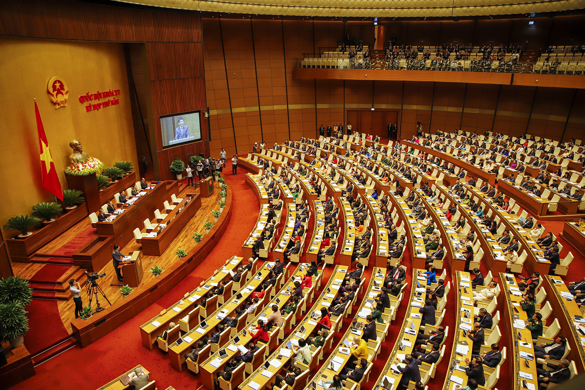 Quoc hoi khoa VI anh 5