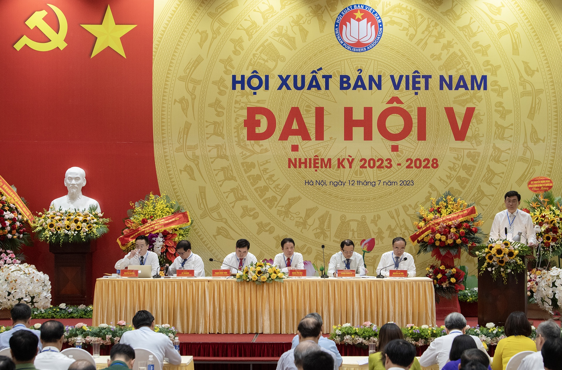 Khai mac phien hop thu nhat Dai hoi Hoi Xuat ban Viet Nam khoa V hinh anh