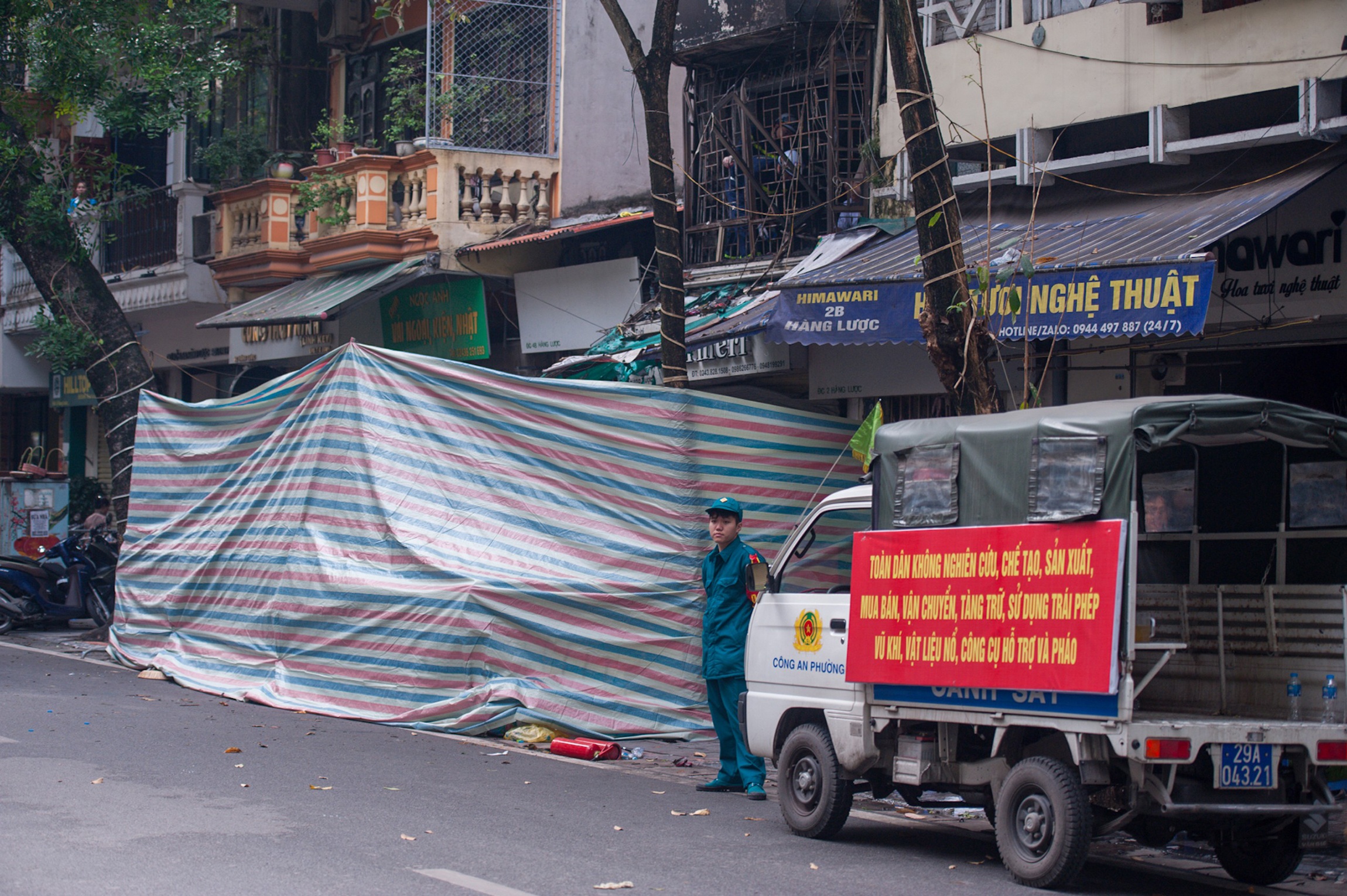 Chay nha pho Hang Luoc anh 2