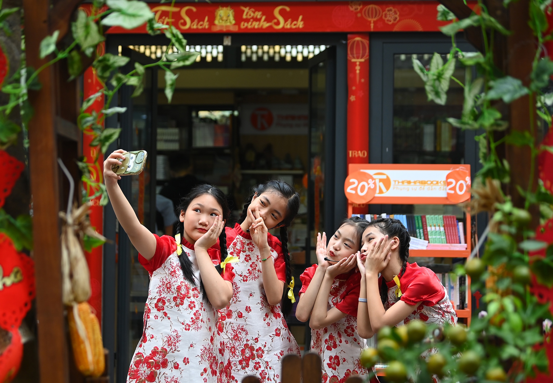 Pho sach Xuan Giap Thin anh 2